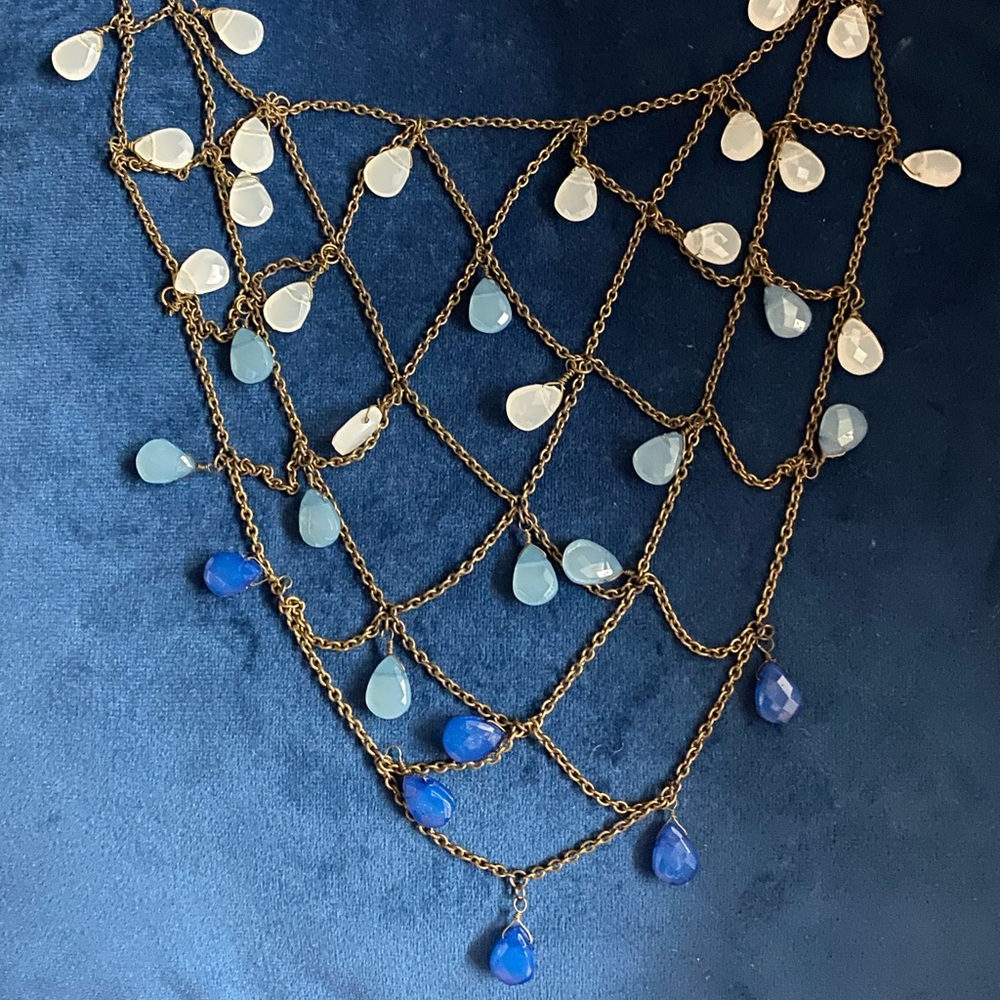 Blue ombré web like necklace